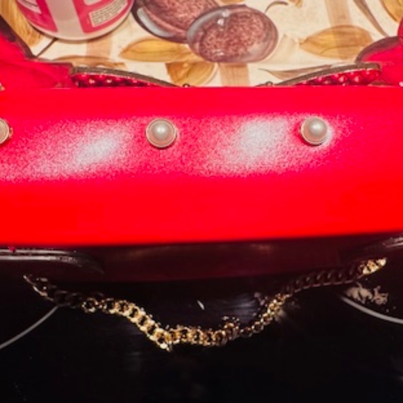 BRAND NEW! Adorable Red Bee Bag w/Red, White, Blue Long Handle Strap! Never Worn - Picture 8 of 12